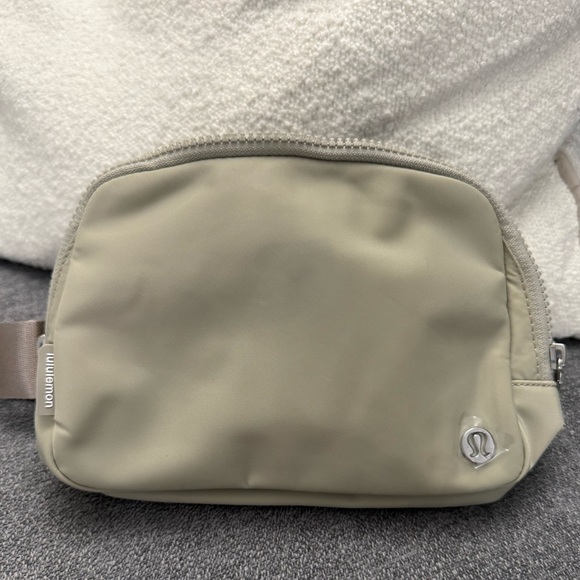 Lululemon everywhere belt bag large - Picture 3 of 10